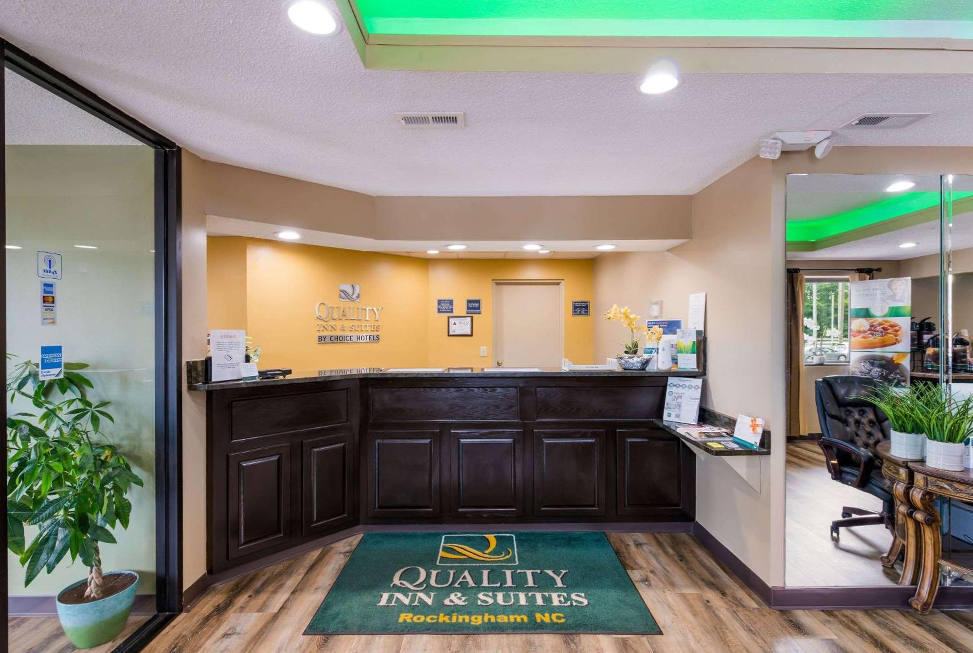 罗金厄姆品质酒店及套房 外观 照片